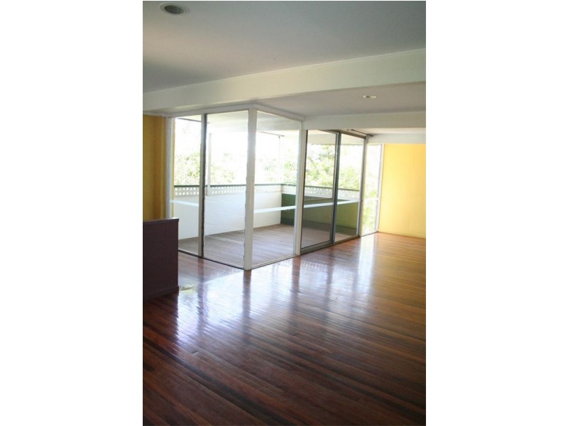 32 Victoria Street, Indooroopilly QLD 4068