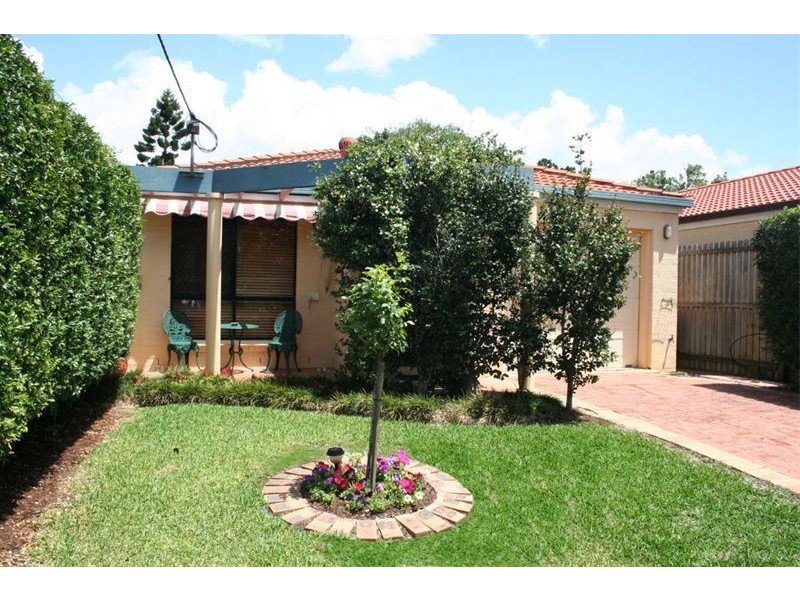 225 Long St East, Graceville QLD 4075