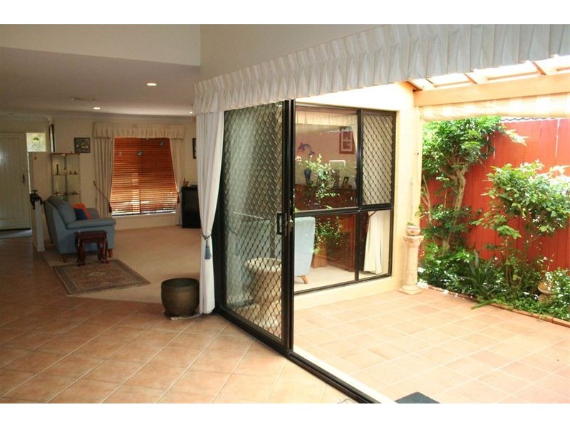 225 Long St East, Graceville QLD 4075