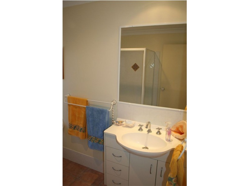 225 Long St East, Graceville QLD 4075