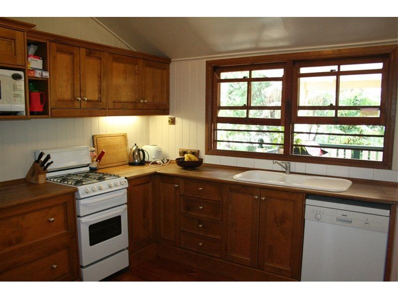 2 Kitchener Street, Sherwood QLD 4075