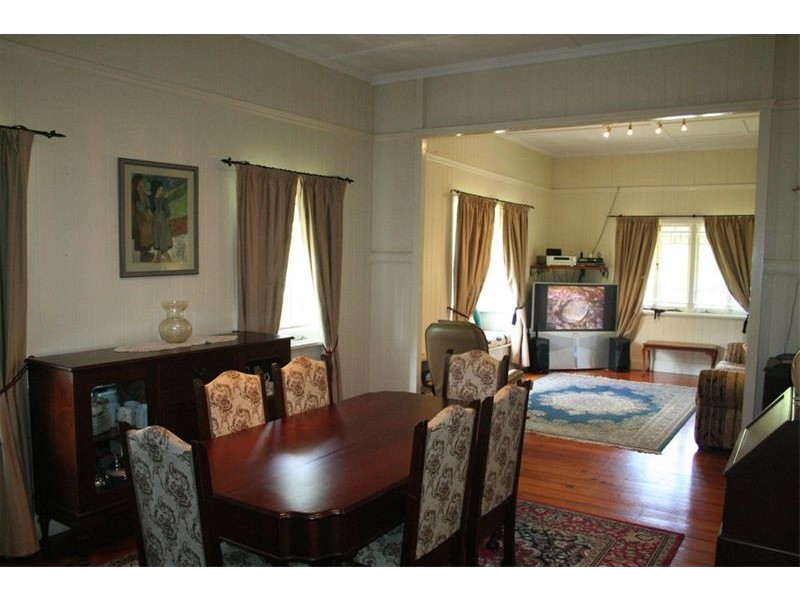 2 Kitchener Street, Sherwood QLD 4075