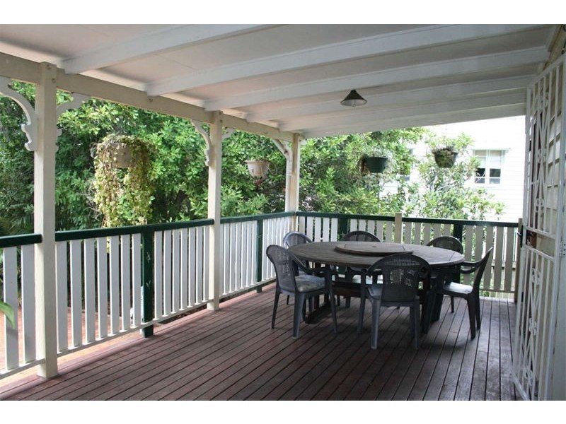 2 Kitchener Street, Sherwood QLD 4075