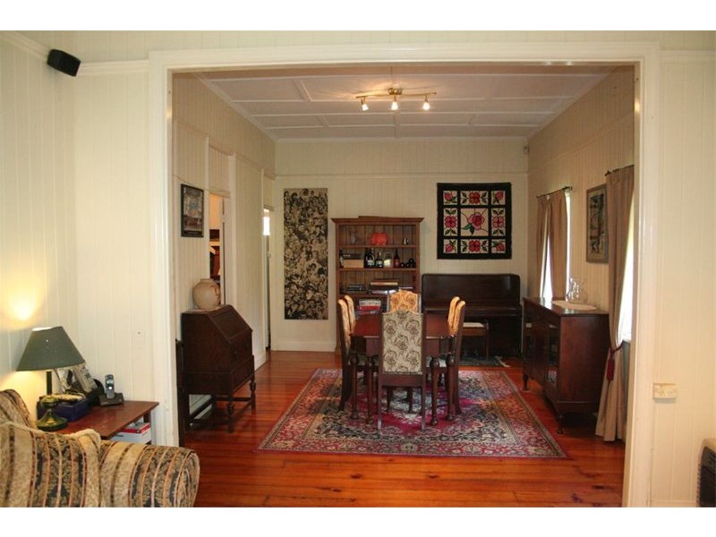 2 Kitchener Street, Sherwood QLD 4075