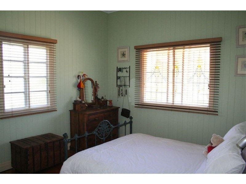 18 Chelmer Street East, Chelmer QLD 4068