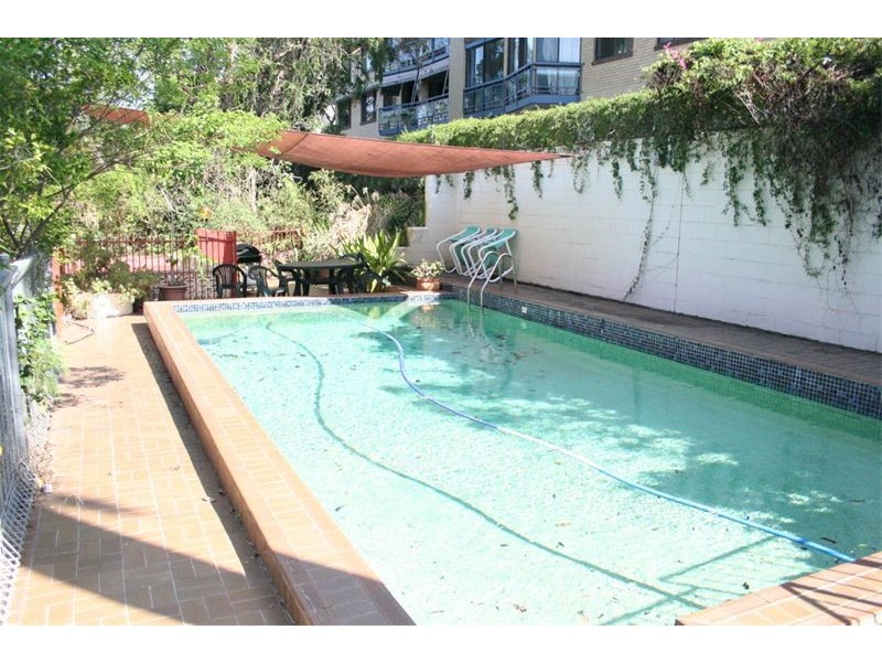 9/75 Sir Fred Schonell Drive, St Lucia QLD 4067