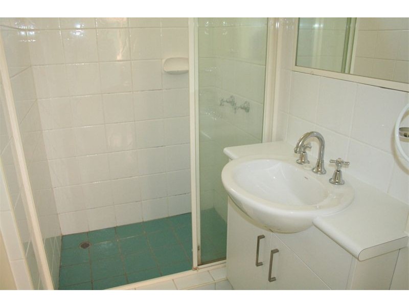 9/75 Sir Fred Schonell Drive, St Lucia QLD 4067
