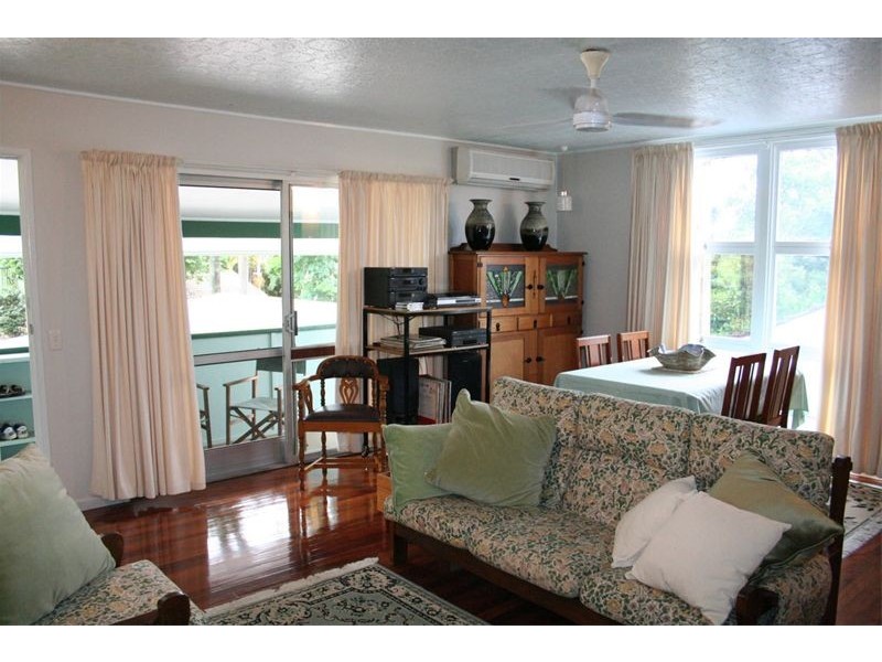 8 Eddystone Road, Corinda QLD 4075