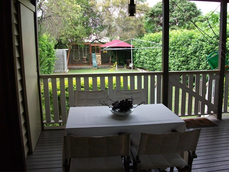 99 Hargreaves Ave, Chelmer QLD 4068