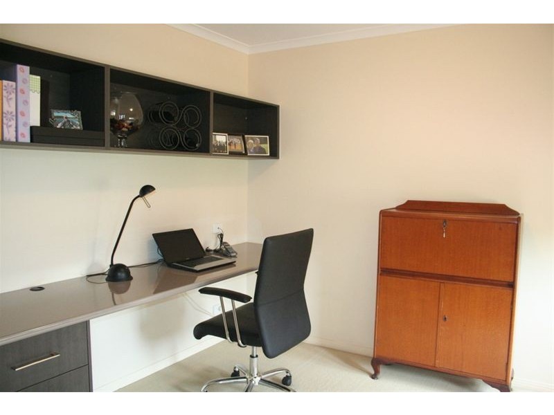 4 Troon Place, Oxley QLD 4075