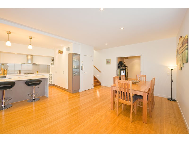 21 Graceville Avenue, Graceville QLD 4075