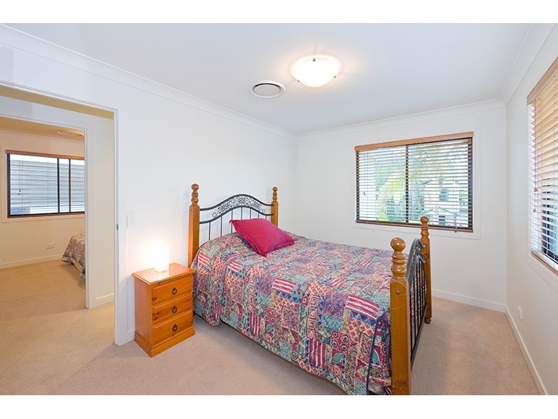 21 Graceville Avenue, Graceville QLD 4075