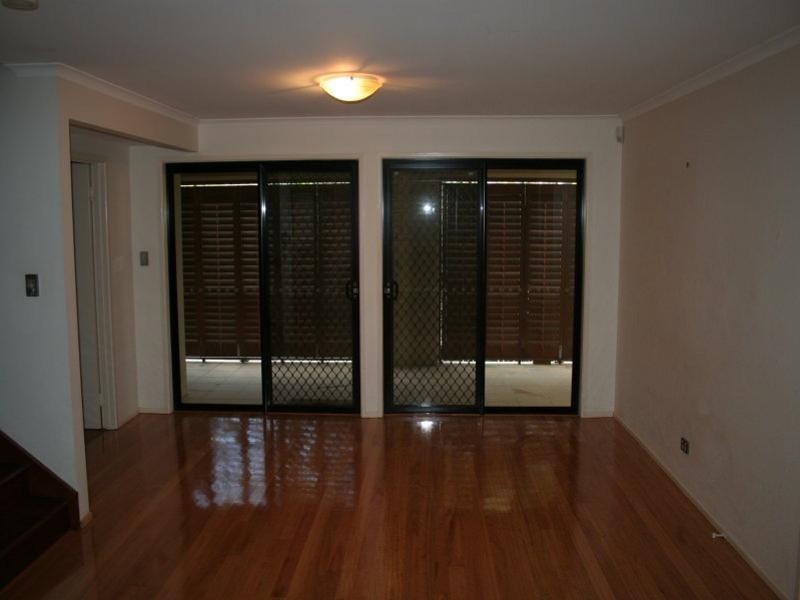 4/32 Sisley Street, St Lucia QLD 4067