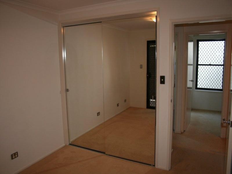 4/32 Sisley Street, St Lucia QLD 4067