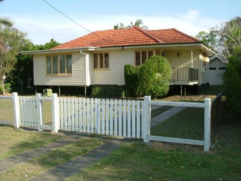 8 Wylie Street, Graceville QLD 4075