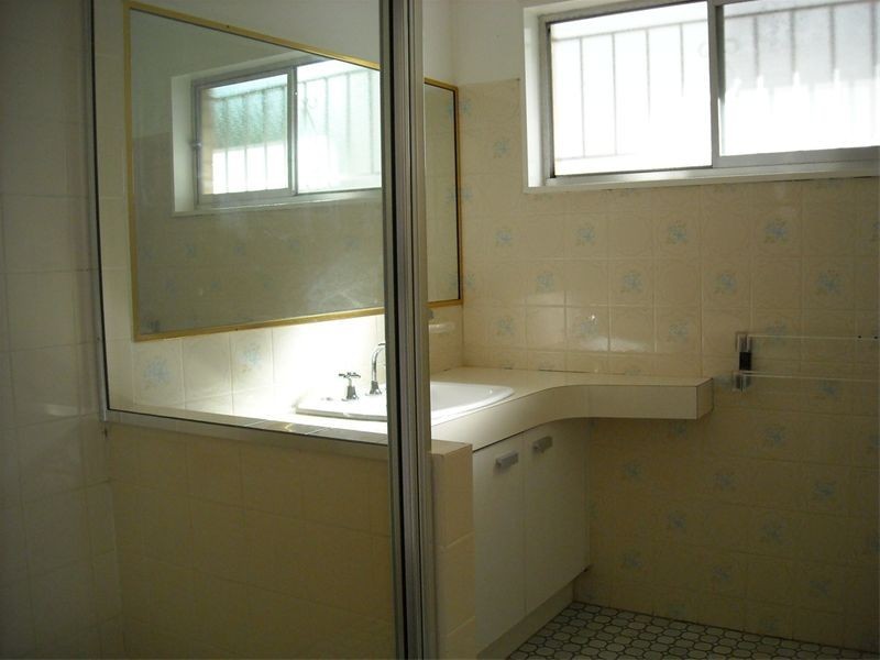 4 Robbins Street, Corinda QLD 4075