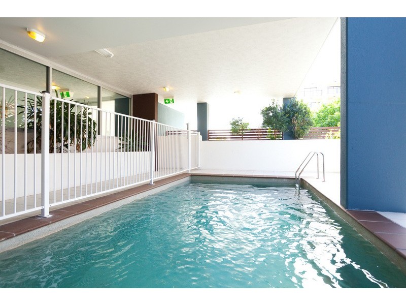 2/16 Grosvenor Road, Indooroopilly QLD 4068