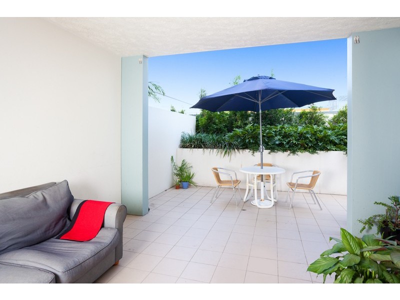 2/16 Grosvenor Road, Indooroopilly QLD 4068