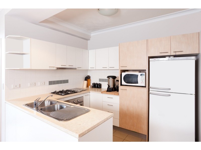 2/16 Grosvenor Road, Indooroopilly QLD 4068
