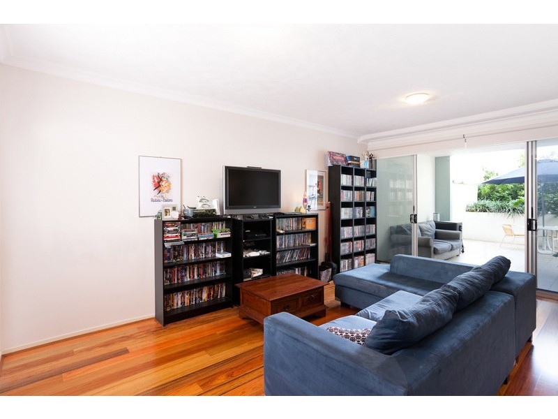 2/16 Grosvenor Road, Indooroopilly QLD 4068