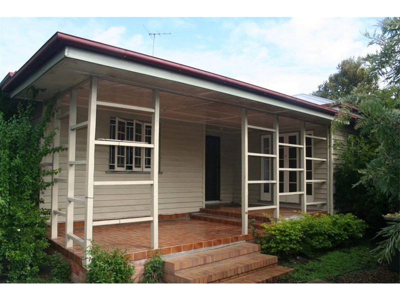 147 Graceville Avenue, Graceville QLD 4075