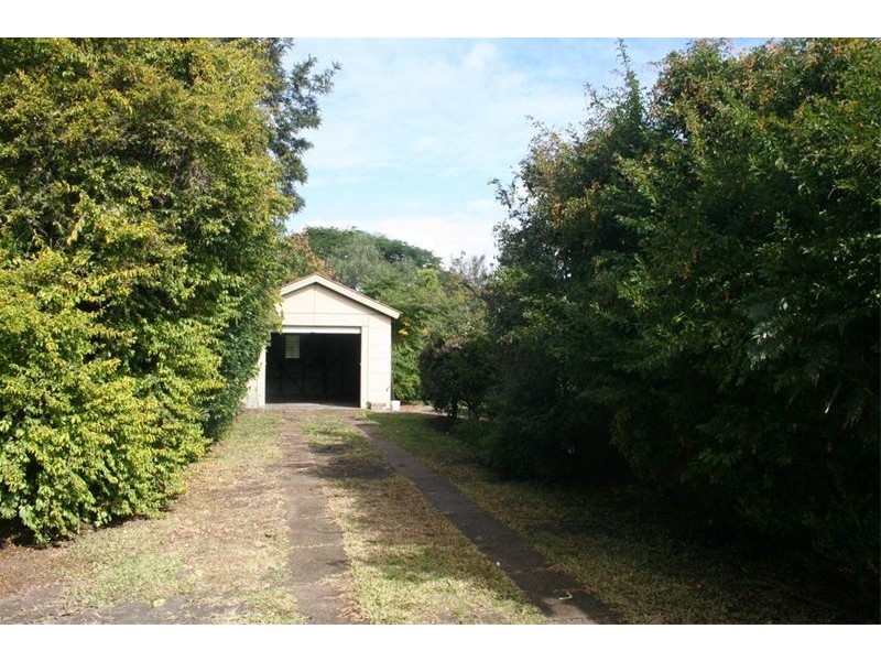 147 Graceville Avenue, Graceville QLD 4075