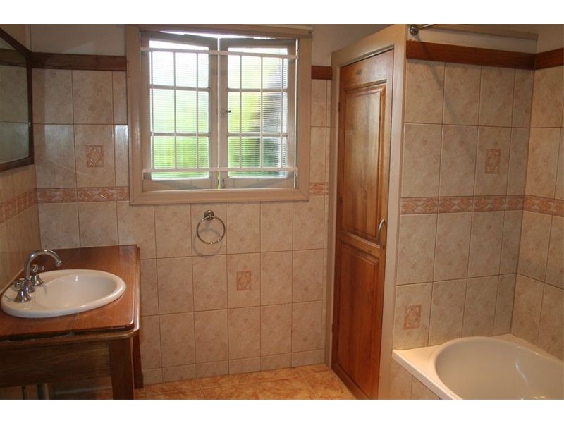 147 Graceville Avenue, Graceville QLD 4075