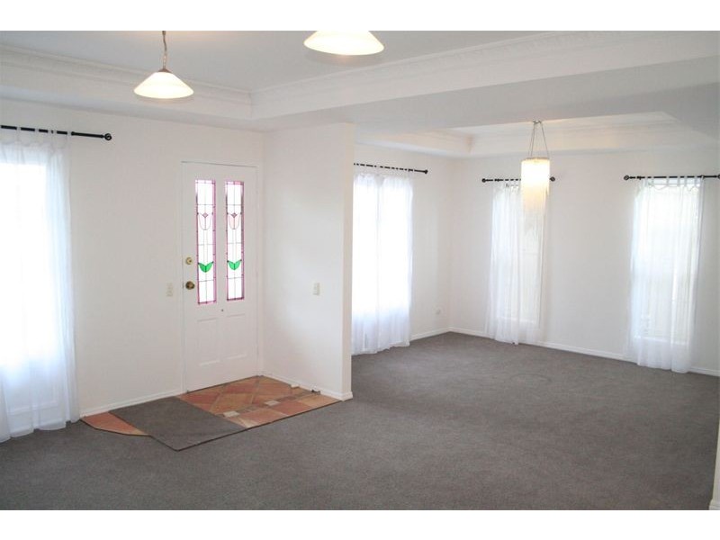 121 Honour Avenue, Chelmer QLD 4068