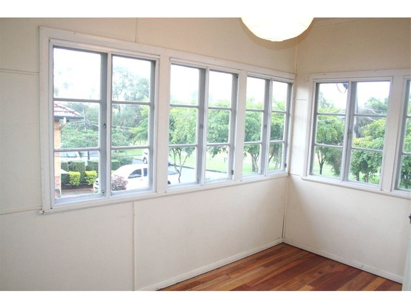 63 Waratah Avenue, Graceville QLD 4075