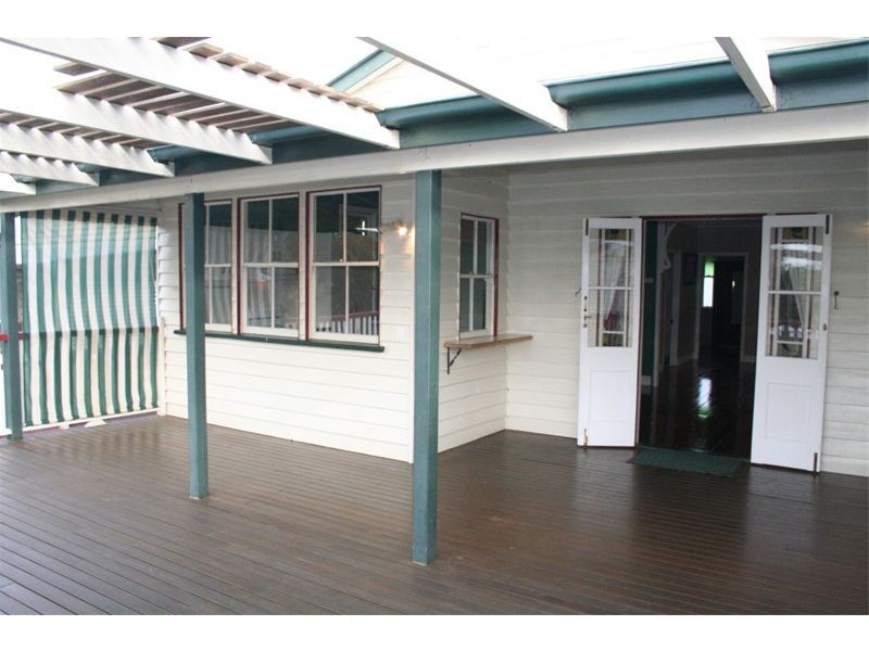 174 Strong Ave, Graceville QLD 4075