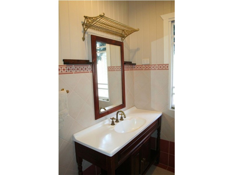 174 Strong Ave, Graceville QLD 4075