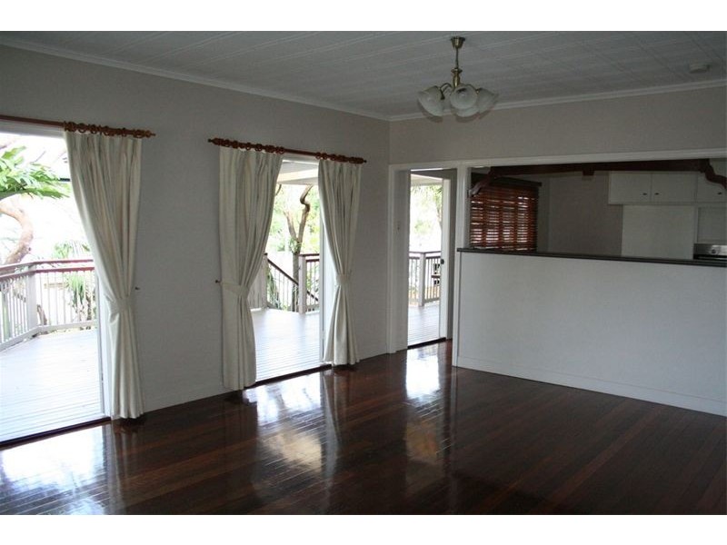 61 Plumer St, Sherwood QLD 4075