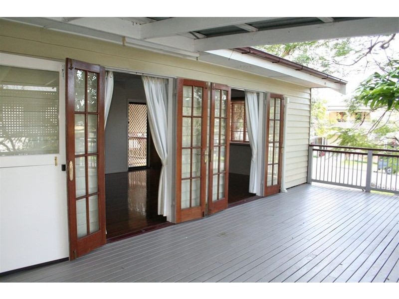 61 Plumer St, Sherwood QLD 4075