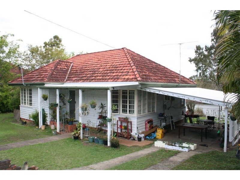 253 Cliveden Avenue, Oxley QLD 4075