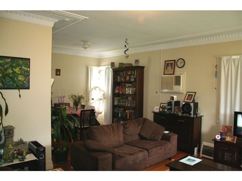 253 Cliveden Avenue, Oxley QLD 4075