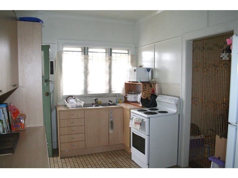 253 Cliveden Avenue, Oxley QLD 4075