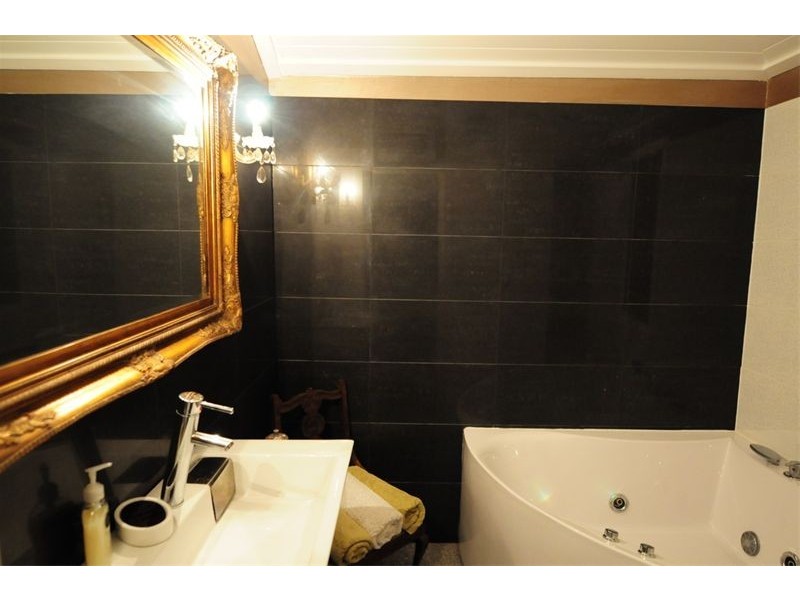 19 Railway Tce, Corinda QLD 4075