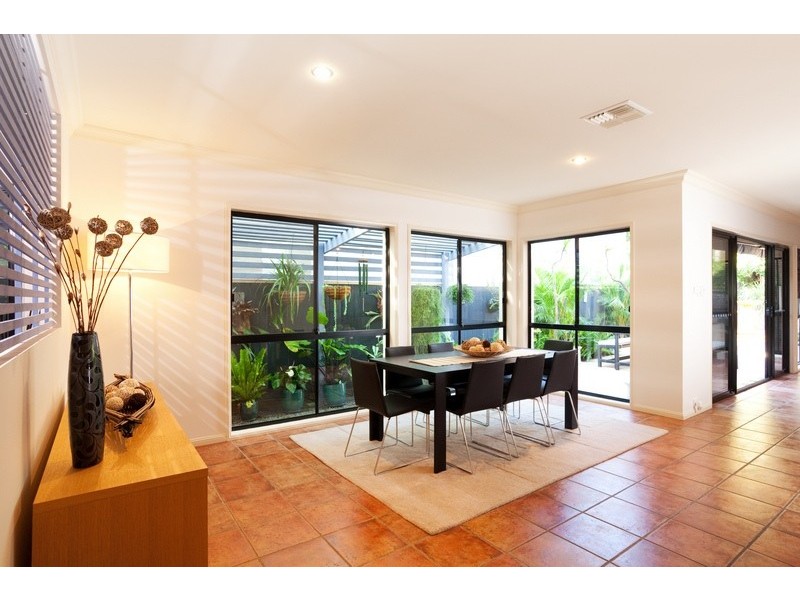 66 Robertson Street, Sherwood QLD 4075