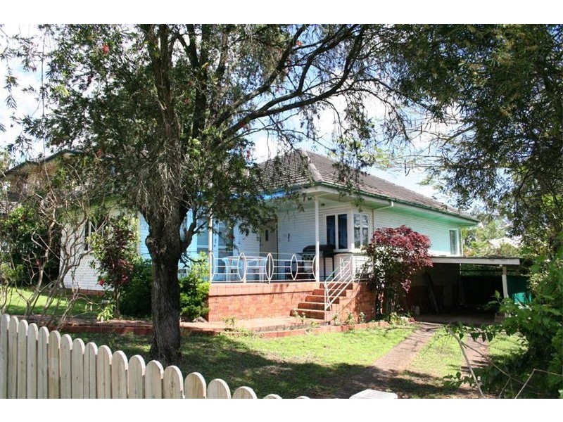 82 Strickland Terrace, Graceville QLD 4075