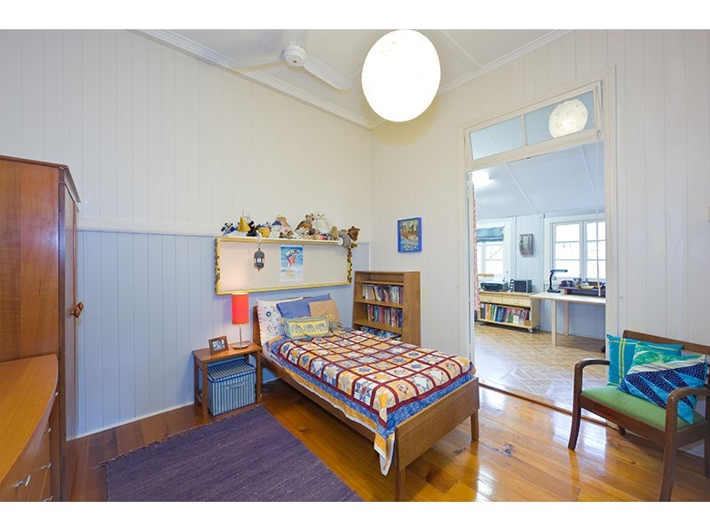 32 Frank Street, Graceville QLD 4075