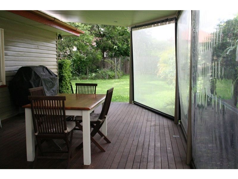 271 Long Street East, Graceville QLD 4075