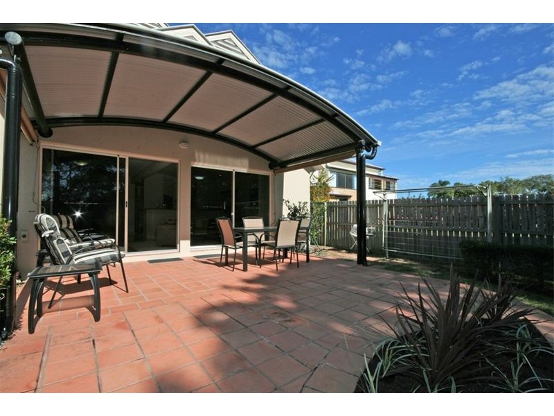 90 Long Street West, Graceville QLD 4075