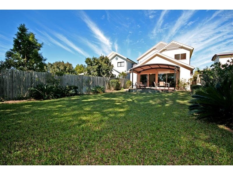 90 Long Street West, Graceville QLD 4075