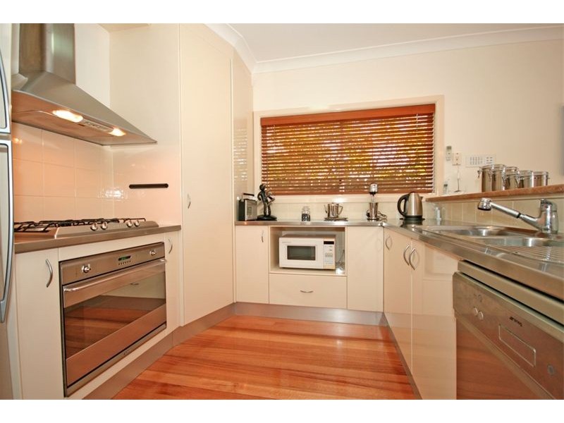 90 Long Street West, Graceville QLD 4075