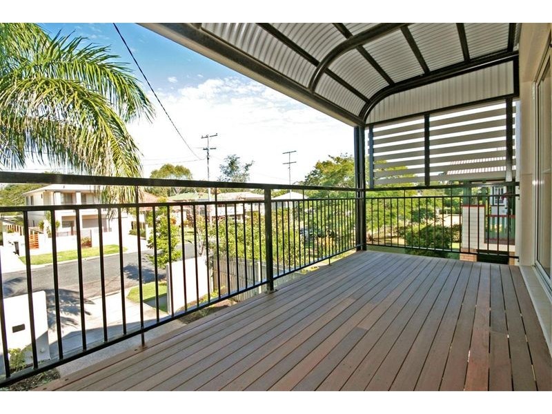 90 Long Street West, Graceville QLD 4075