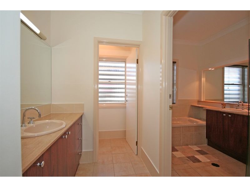 90 Long Street West, Graceville QLD 4075