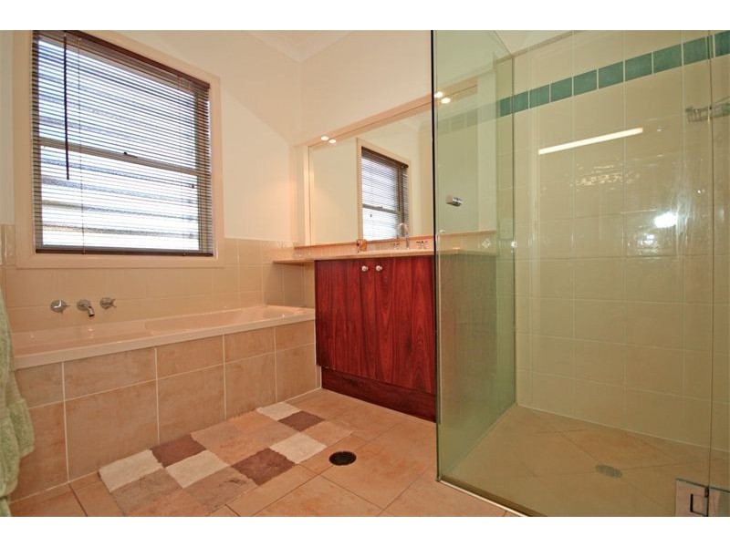 90 Long Street West, Graceville QLD 4075