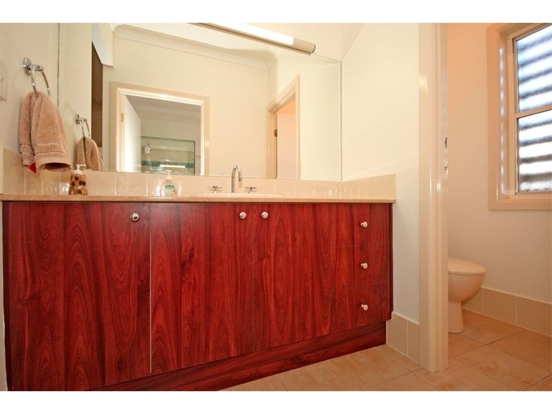 90 Long Street West, Graceville QLD 4075