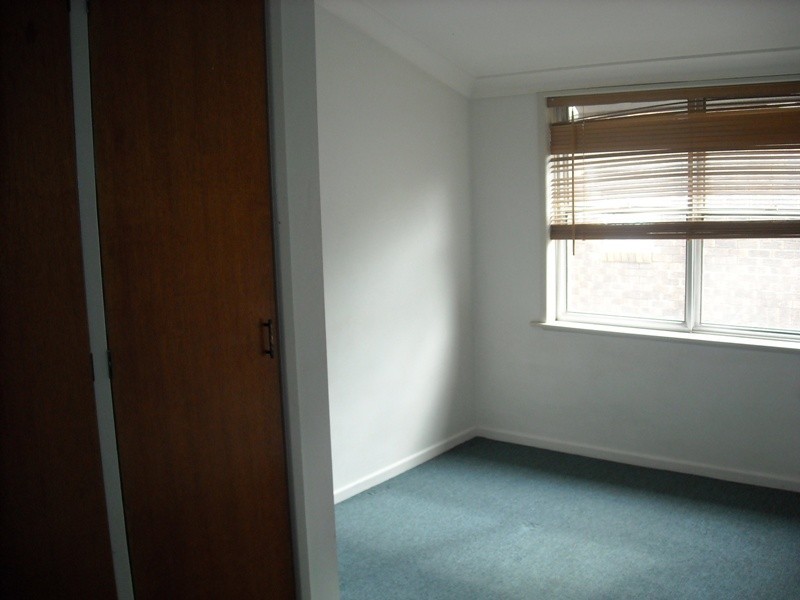 8/77 Warren Street, St Lucia QLD 4067