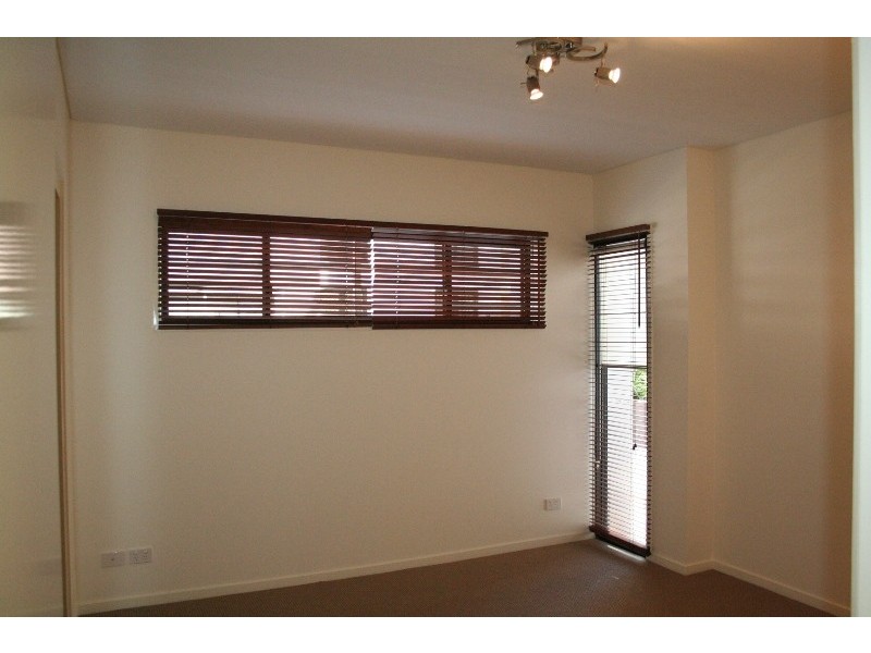 1/327 Verney Road East, Graceville QLD 4075